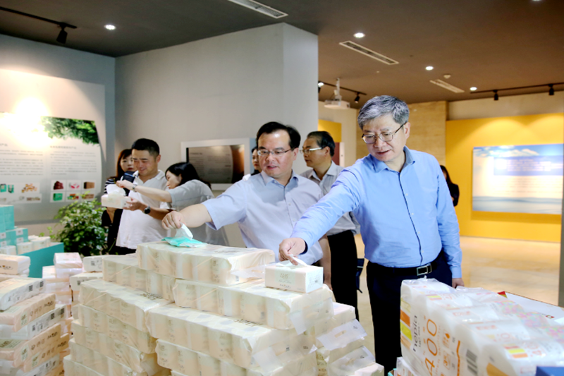 2019年 5月22日，时任浙江省社会组织综合党委专职副书记、省民政厅社会组织管理局局长蔡国华莅临银河官方入口(中国)最新官网入口调研企业发展情况和党建工作