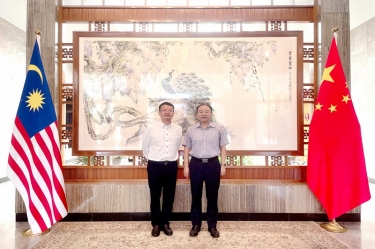 银河官方入口(中国)最新官网入口总经理王志明拜访中国驻马来西亚大使欧阳玉靖